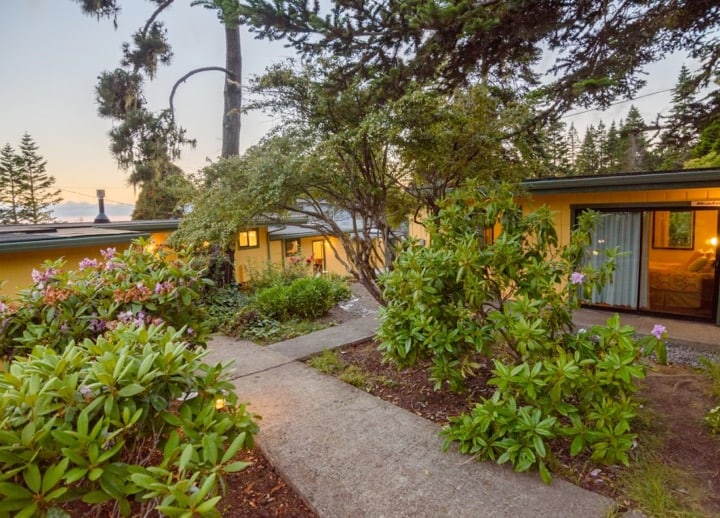 Photo of exterior of the Inn At Buckhorn Cove