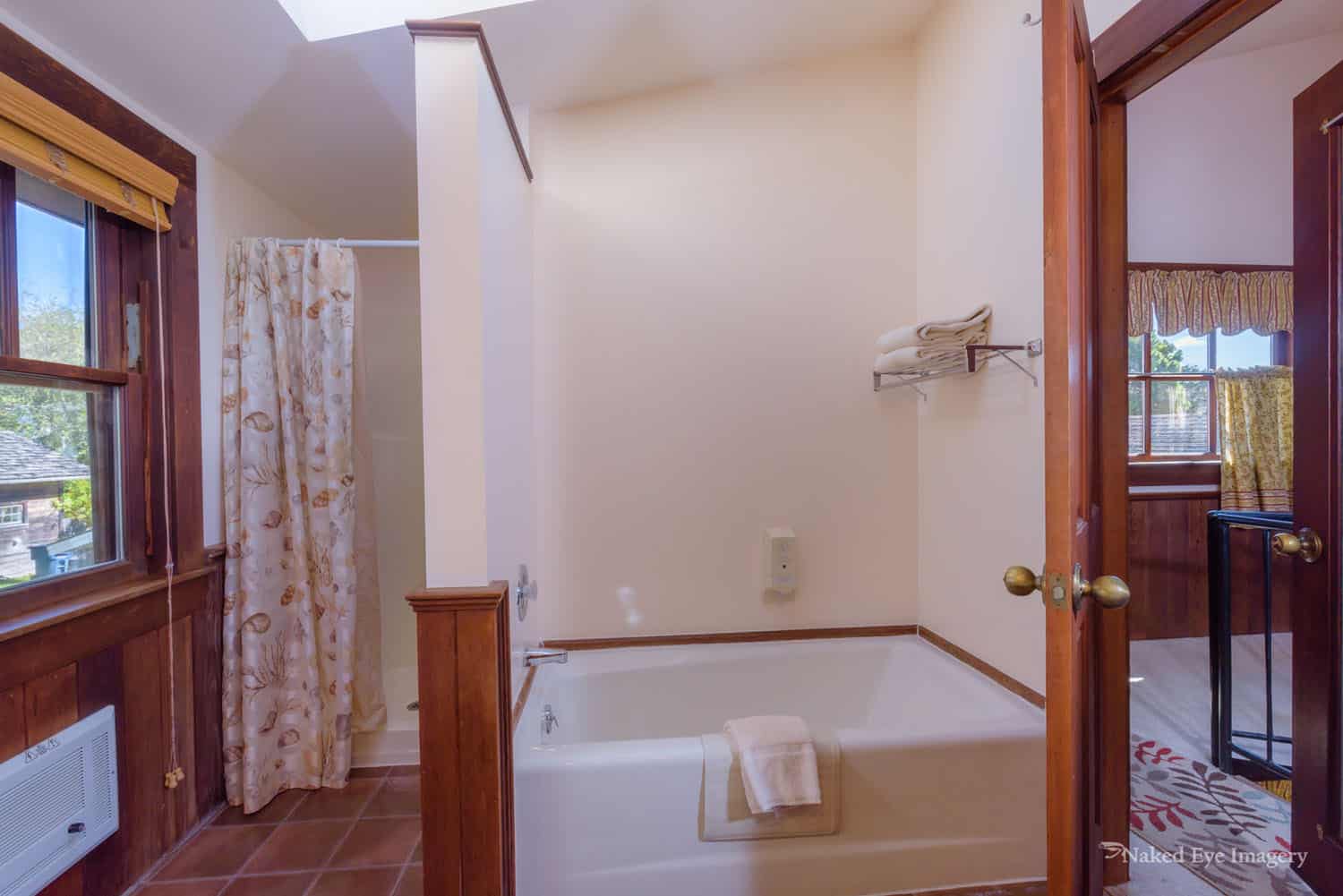 Redwood Tower - Bathroom