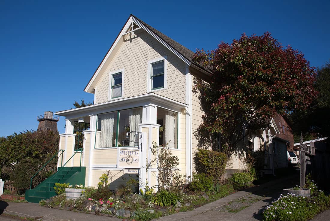 Street View of the front of Sweetwater Inn