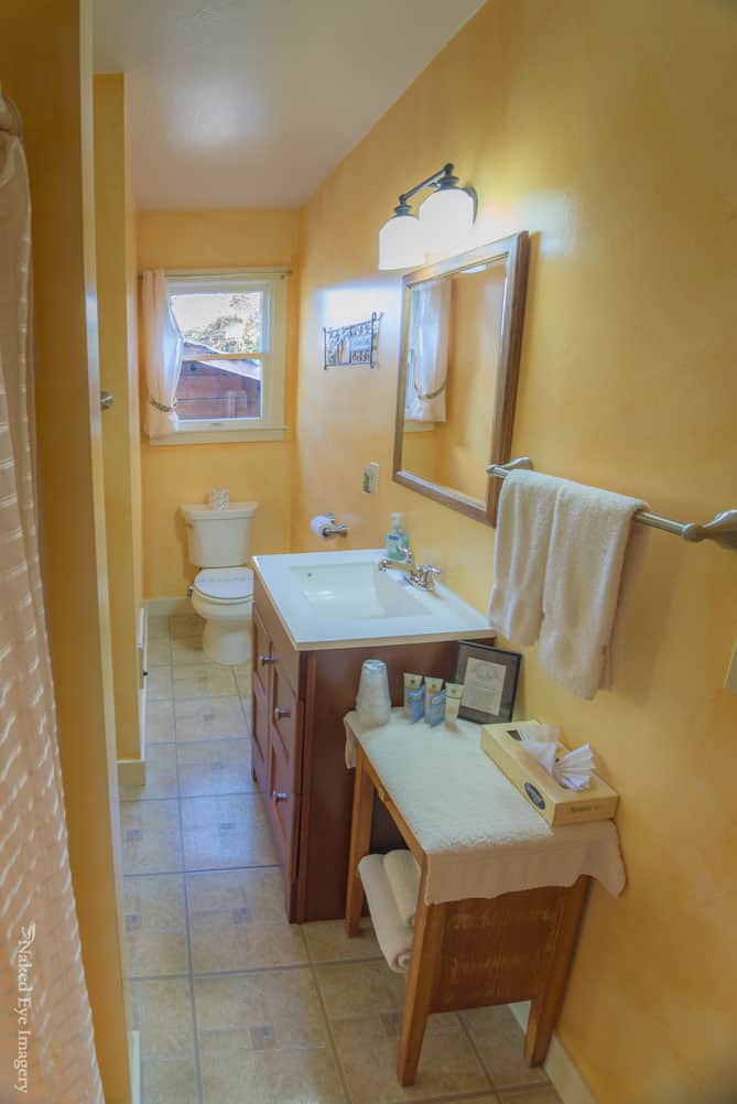 Apple Cottage - Bathroom