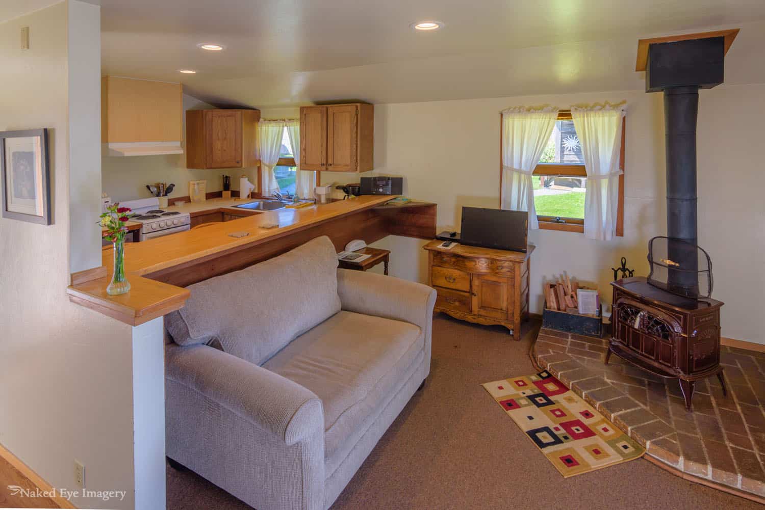 Garden Cottage - living room and kitchen